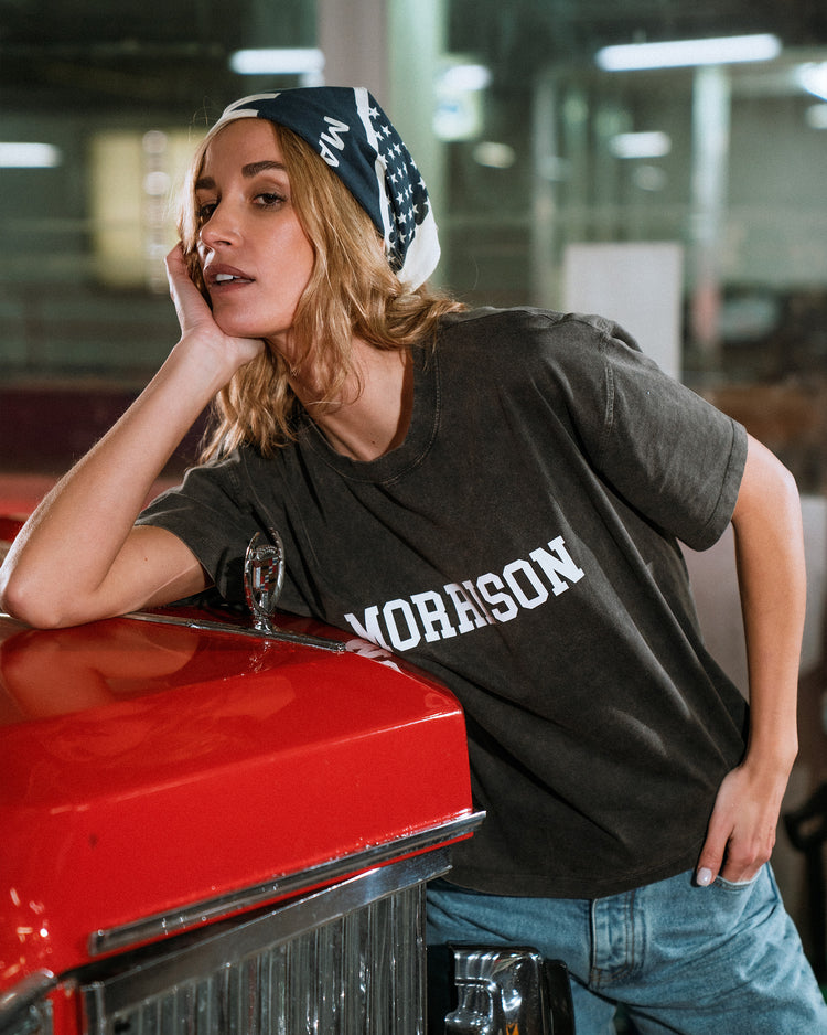 COLLEGE BLACK BOXY TEE