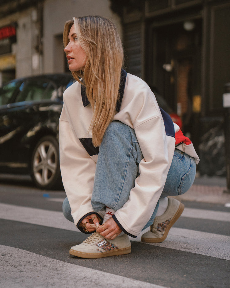 [woman]